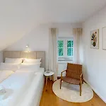 Yuva Homes Am Kurpark - Bright Collection Apartment