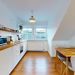 Yuva Homes Am Kurpark - Bright Collection Apartment *
